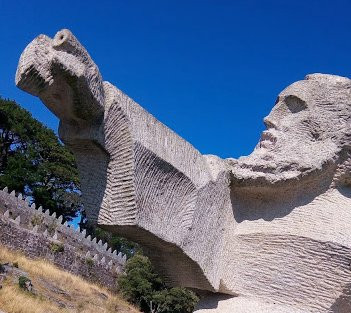 Monumento Encuentro Entre Dos Mundos景点图片