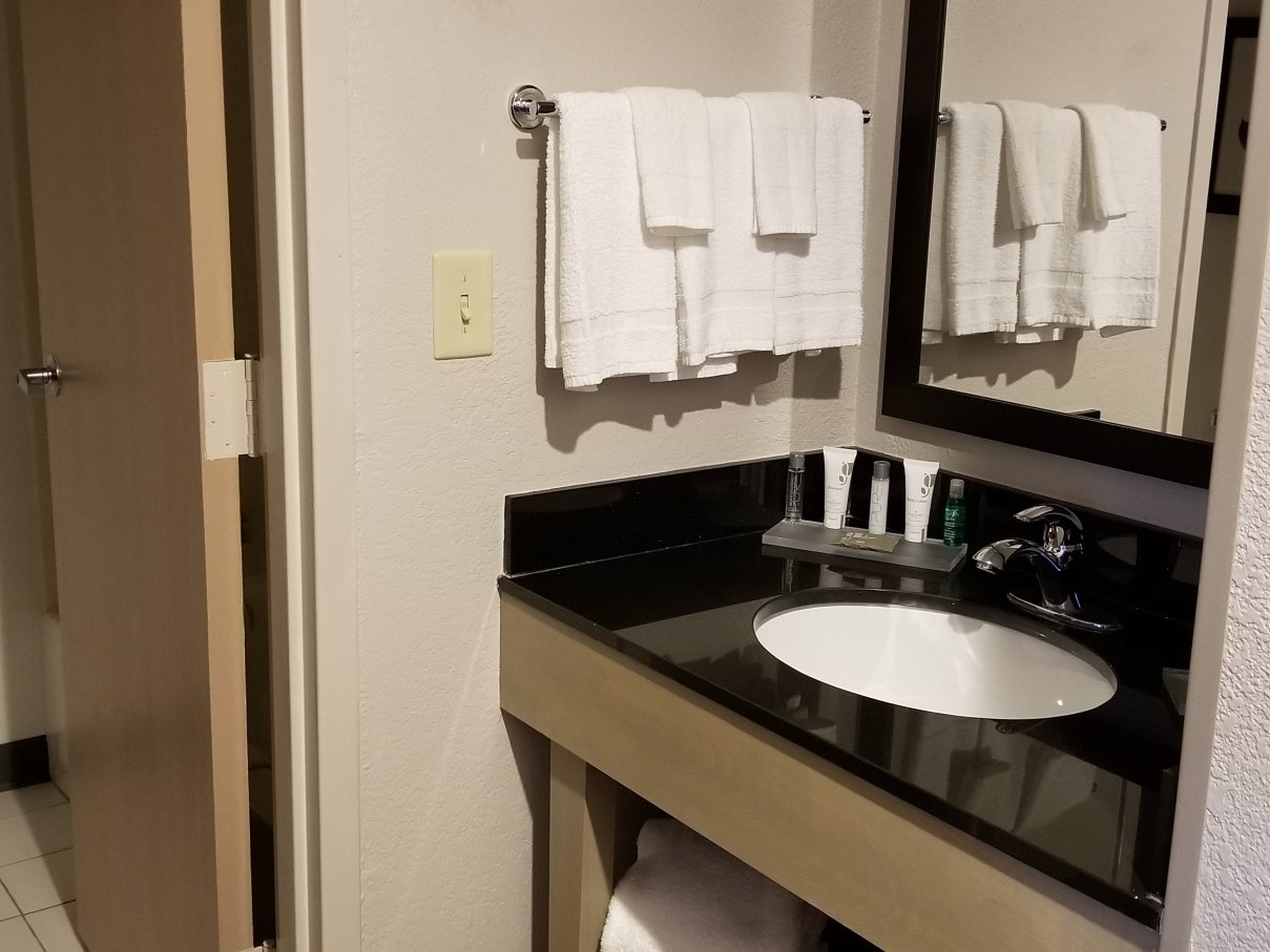 Country Inn & Suites By Radisson, Wichita East, Ks-浴室