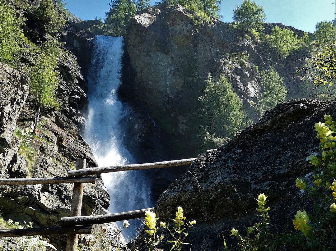 Lillaz Waterfalls景点图片