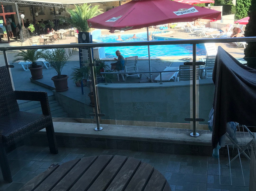 Royal Cove Residence主图