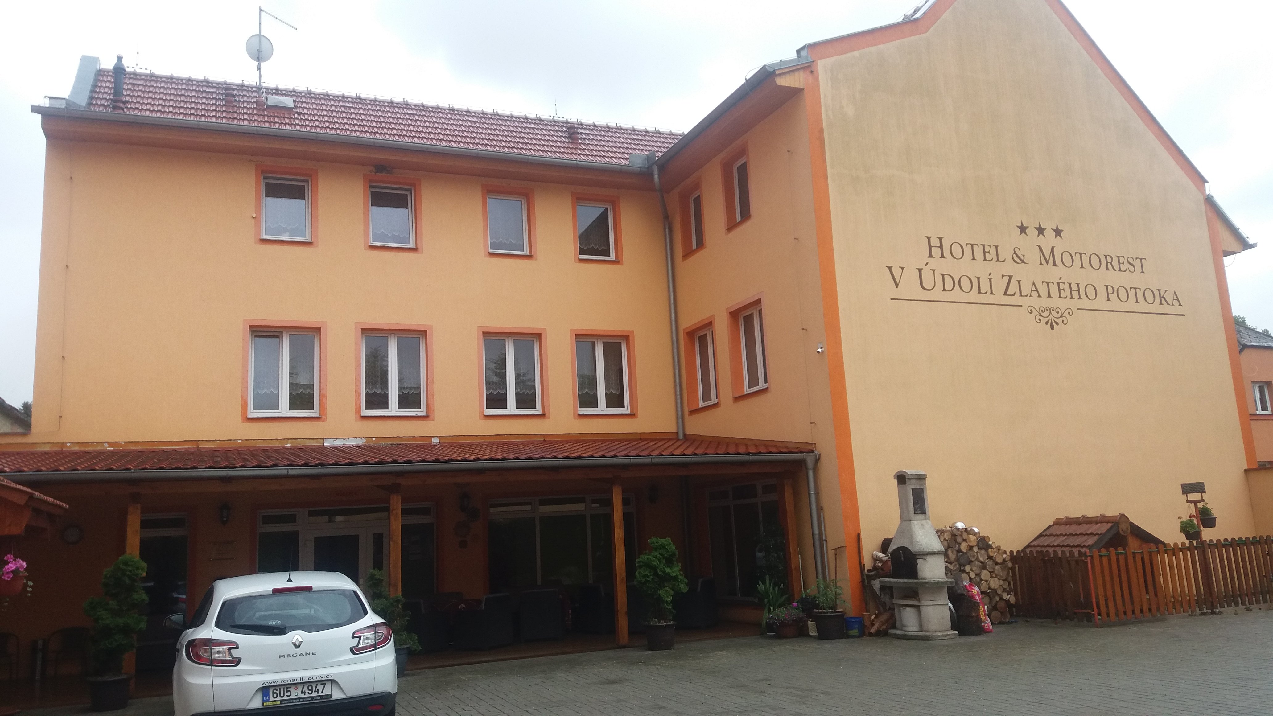 Hotel & Motorest V Udoli Zlateho potoka-官方