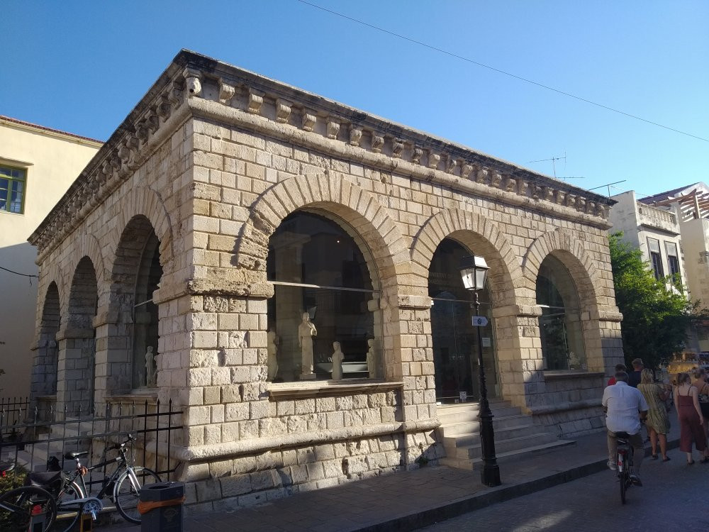 Loggia Veneziana-雷斯蒙必去景点