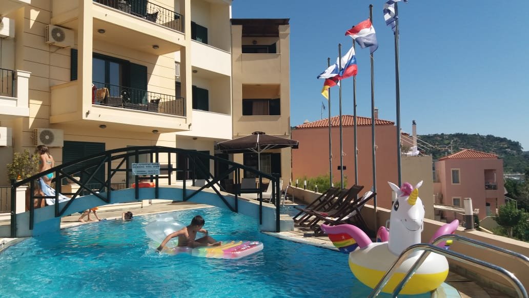 Griffon Kymi Hotel-泳池