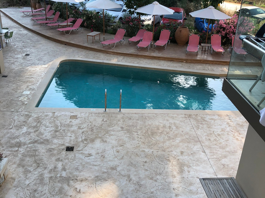 Taverna Paradise Studios & Apartments主图