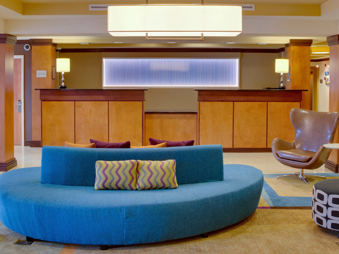 墨尔本棕榈湾/维埃拉费尔菲尔德客栈及套房酒店主图