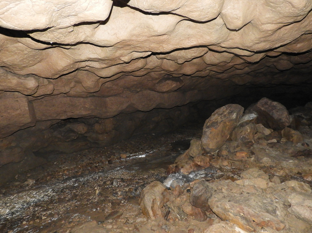 Arwah Cave景点图片