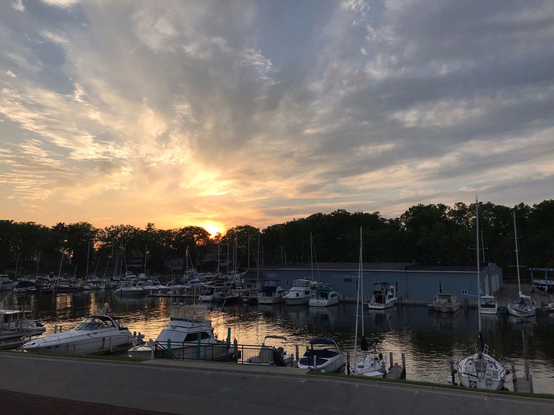 Old Harbor Inn主图