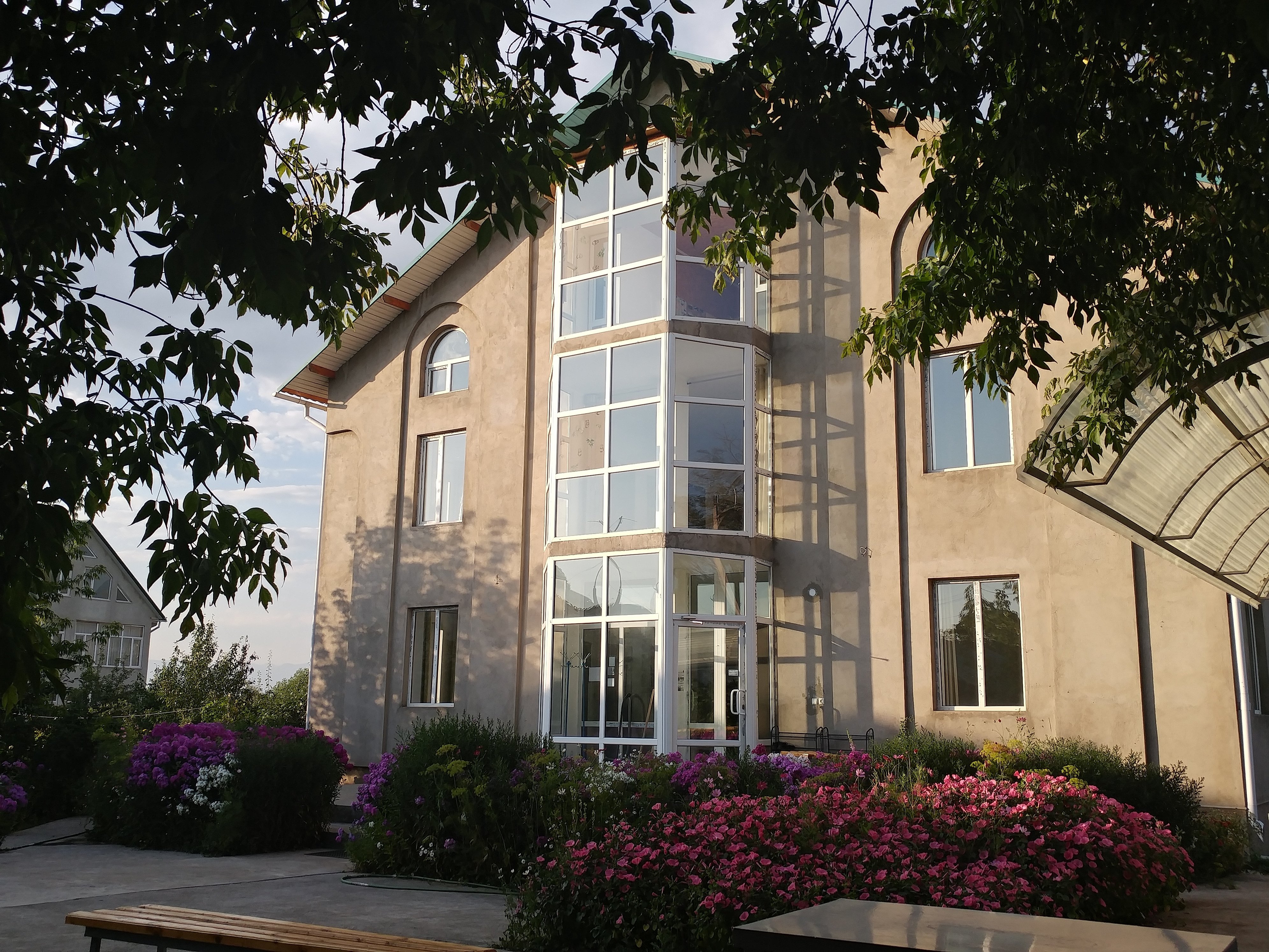 Teskey B&B-官方