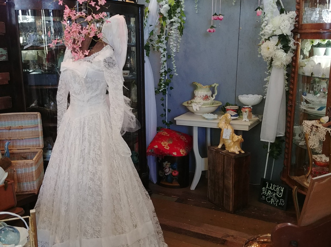 Boot Hill Antiques-道奇城必去景点