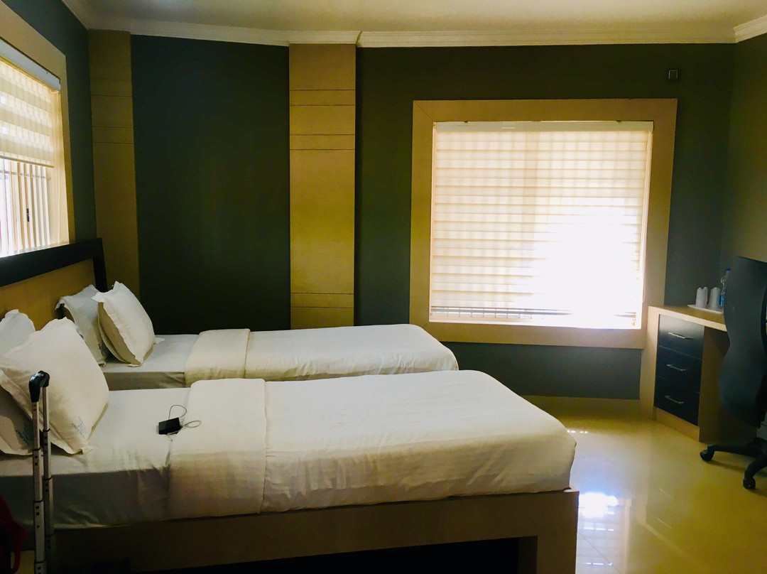 Holiday Hill Hotel & Suites主图