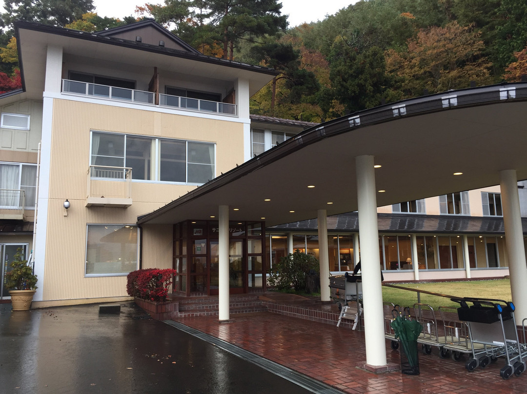 河口湖畔艳阳天度假酒店主图