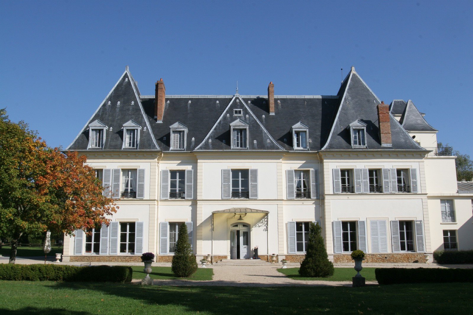 Les Pres d'Ecoublay-官方