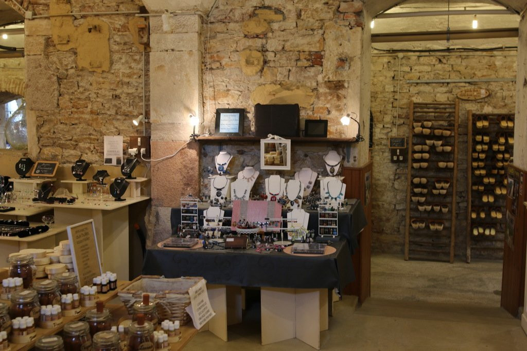 Galerie Artisanale et Gourmande-Cormatin必去景点