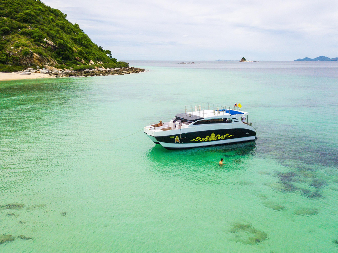 Catamaran Ramayana-芭堤雅必去景点