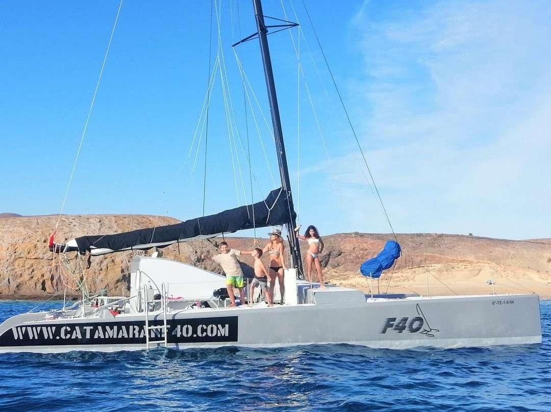 Catamaran F40lanzarote-布兰卡滩必去景点