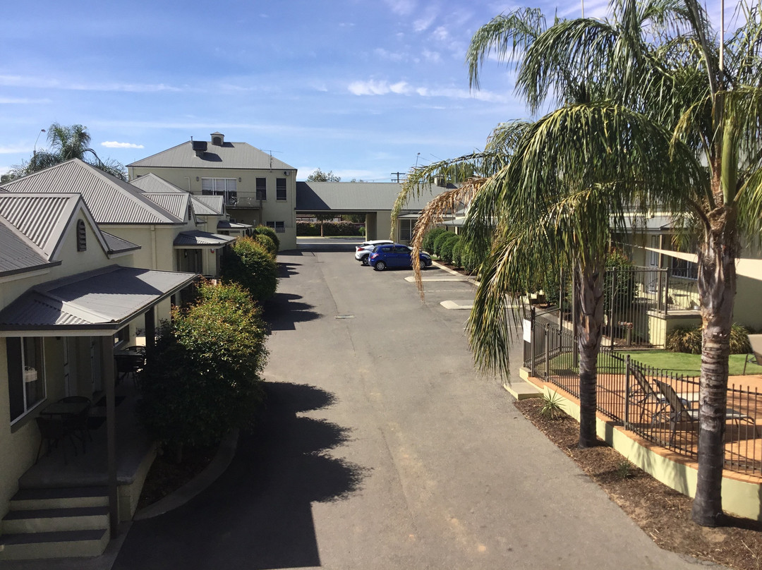 Bridges on Meninya主图