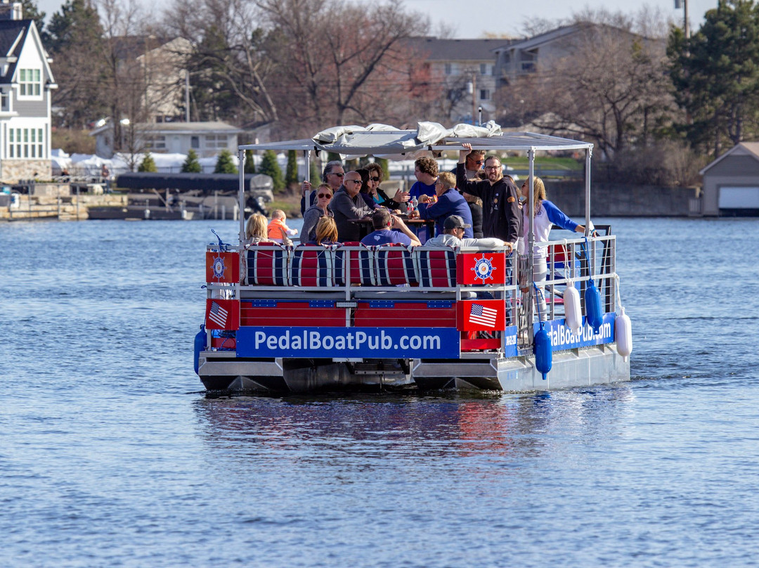 Pedal Boat Pub景点图片