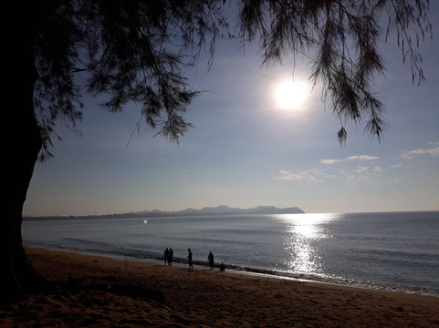 珍拉丁苏里亚厄里亚酒店主图