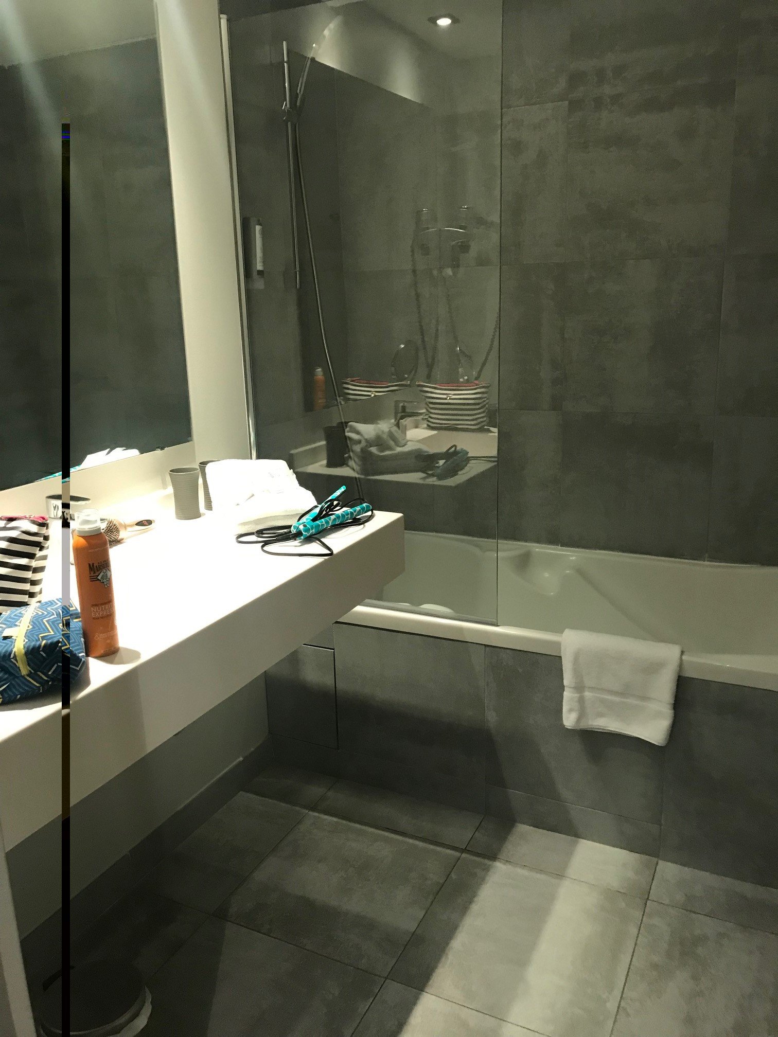 Best Western Plus Hotel & Spa De Chassieu-浴室