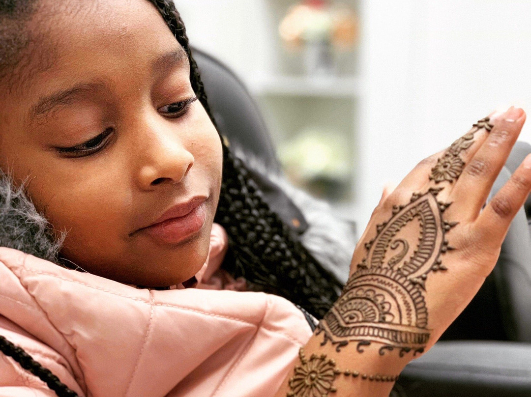 Karma Eyebrow Threading and Henna-Lanham必去景点