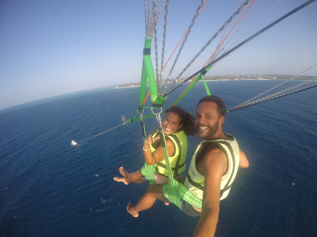 Zanzibar Parasailing景点图片