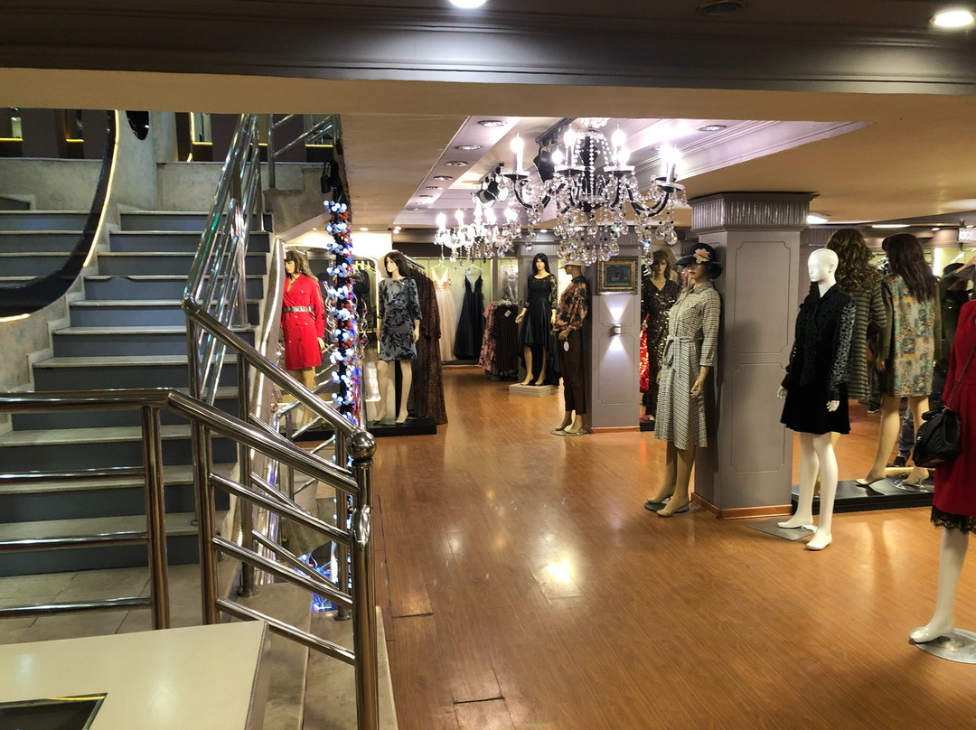 Roshan Shopping Center