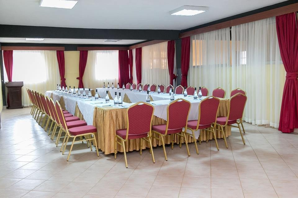 The Coconut Grill Hotel主图