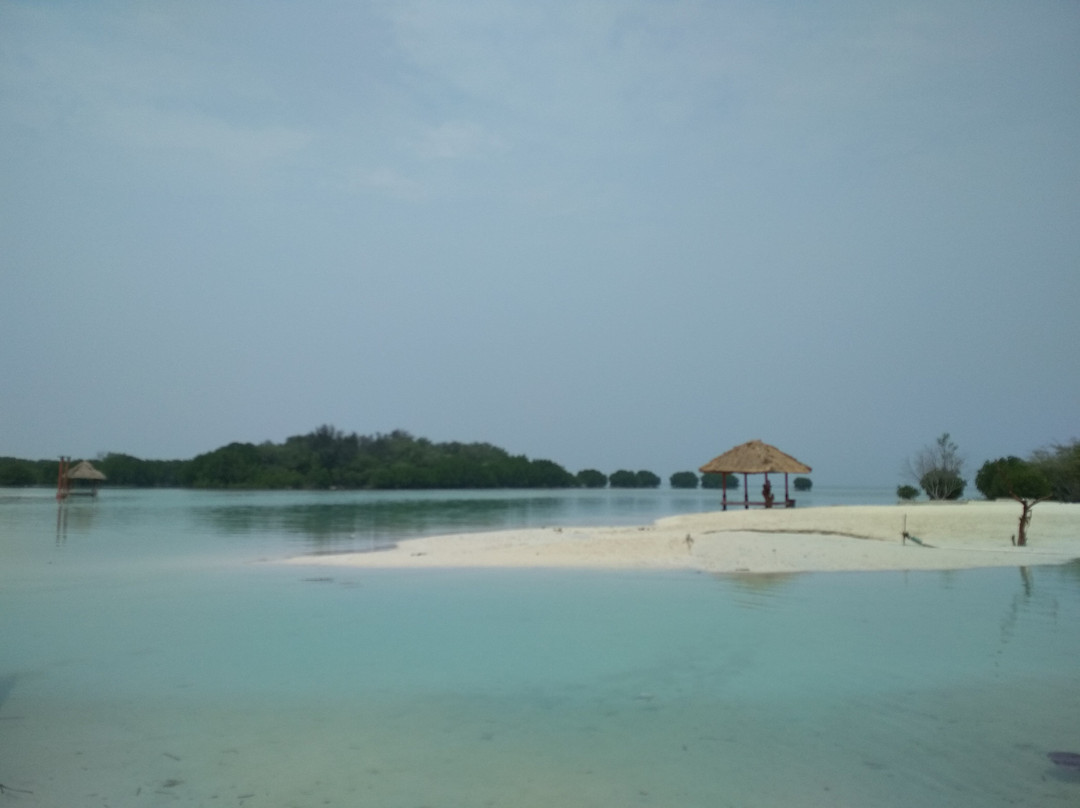 Pasir Perawan Beach景点图片