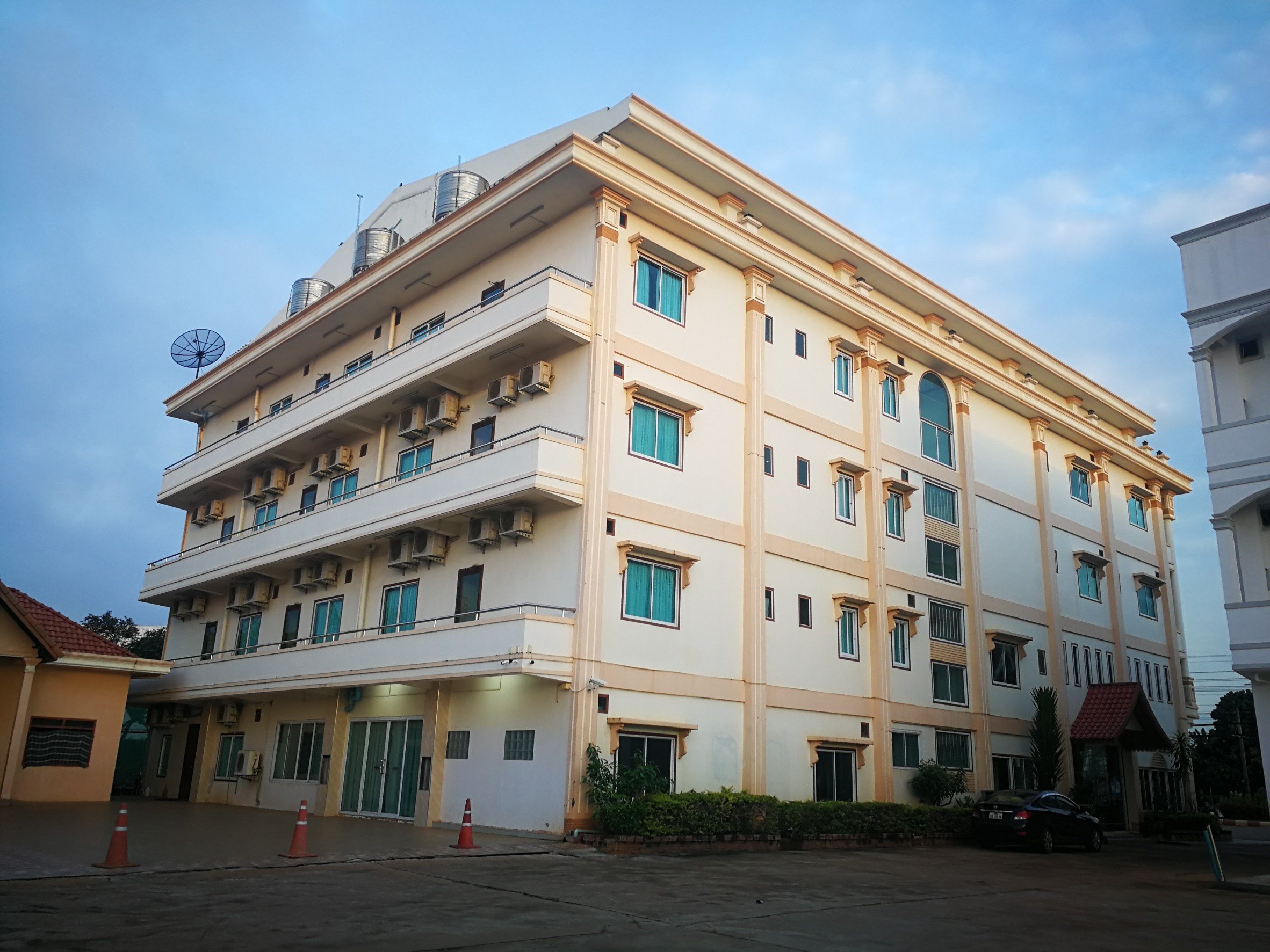Ladtana Phetarmonchai Hotel-浴室