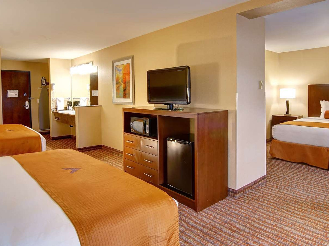 O'Fallon Suites Hotel主图