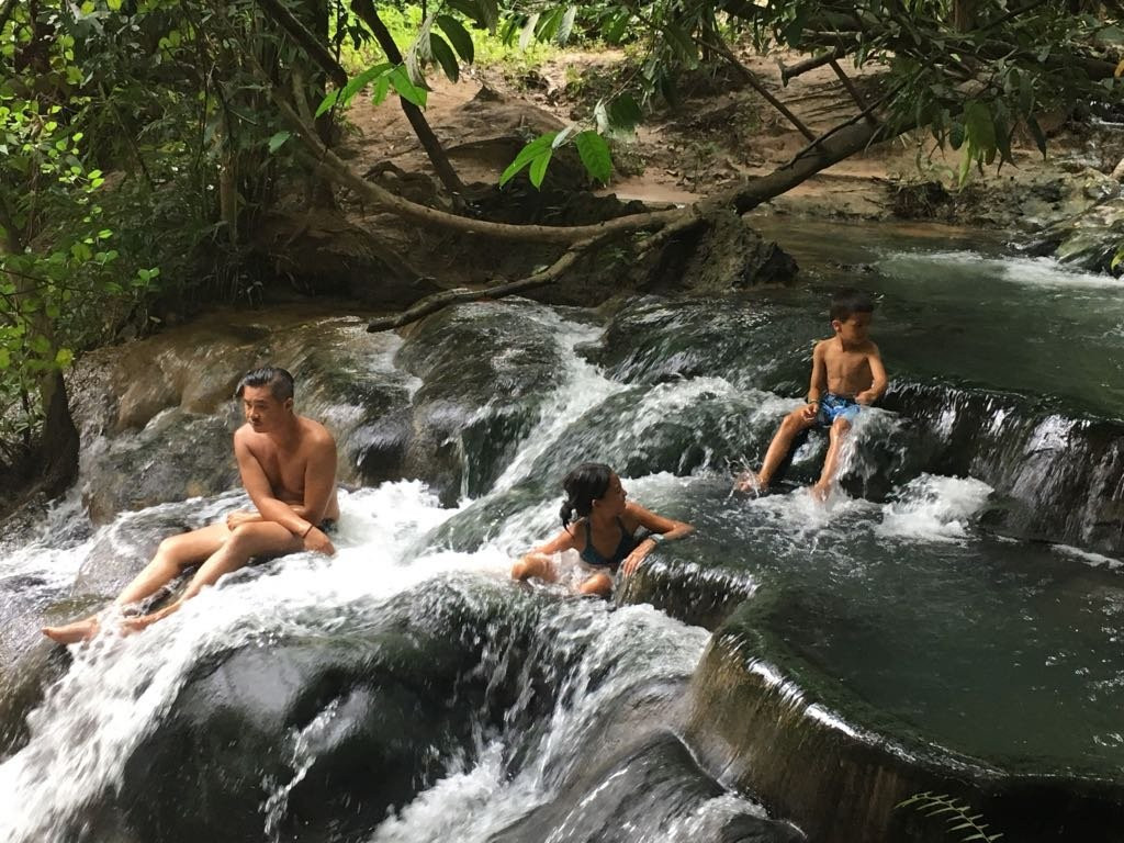 Namtok Ron (Hot Spring Waterfall ) - Khlong Thom景点图片