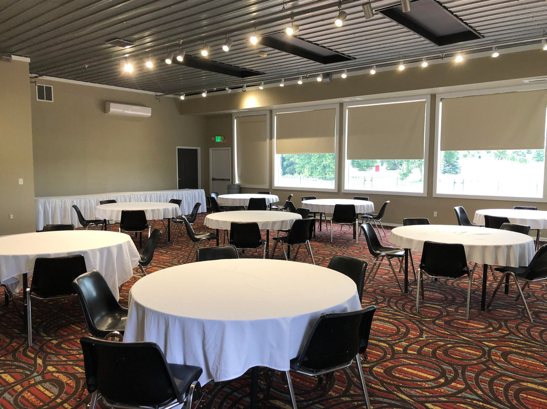 HomeTown Inn & Suites主图