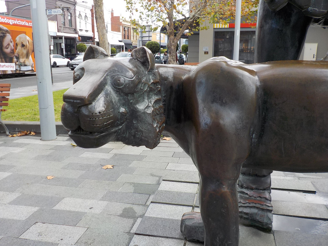 The Sun & The Moon Sculpture - Paul Juraszek-Malvern必去景点