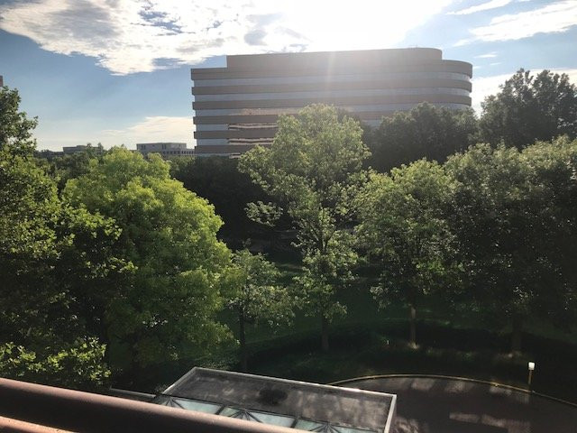 贝塞斯达万豪套房酒店主图