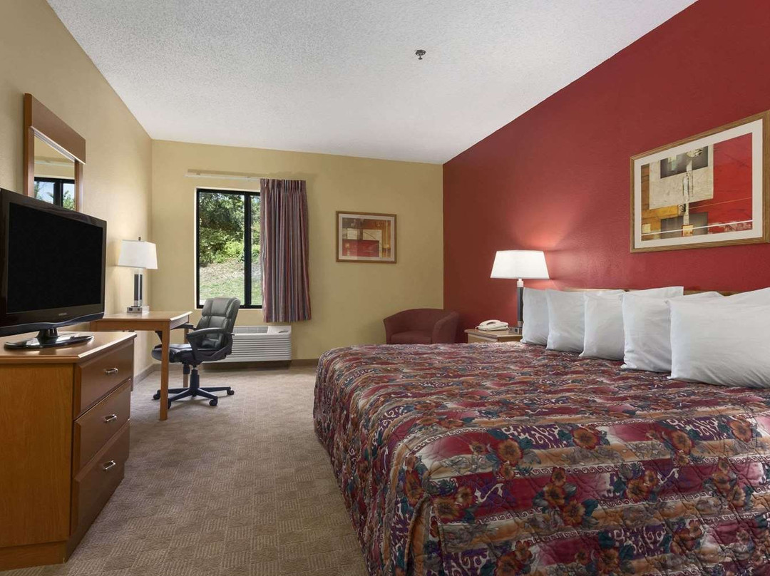 Days Inn by Wyndham Jefferson City主图