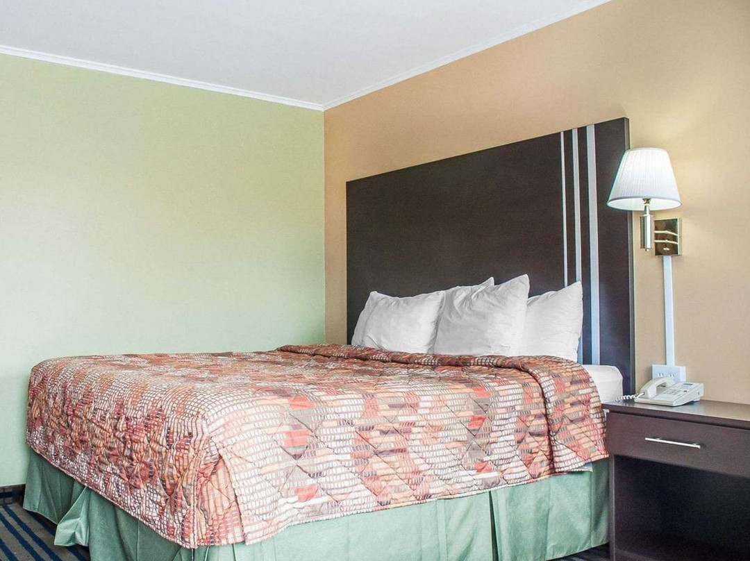 Amherst Inn & Suites主图