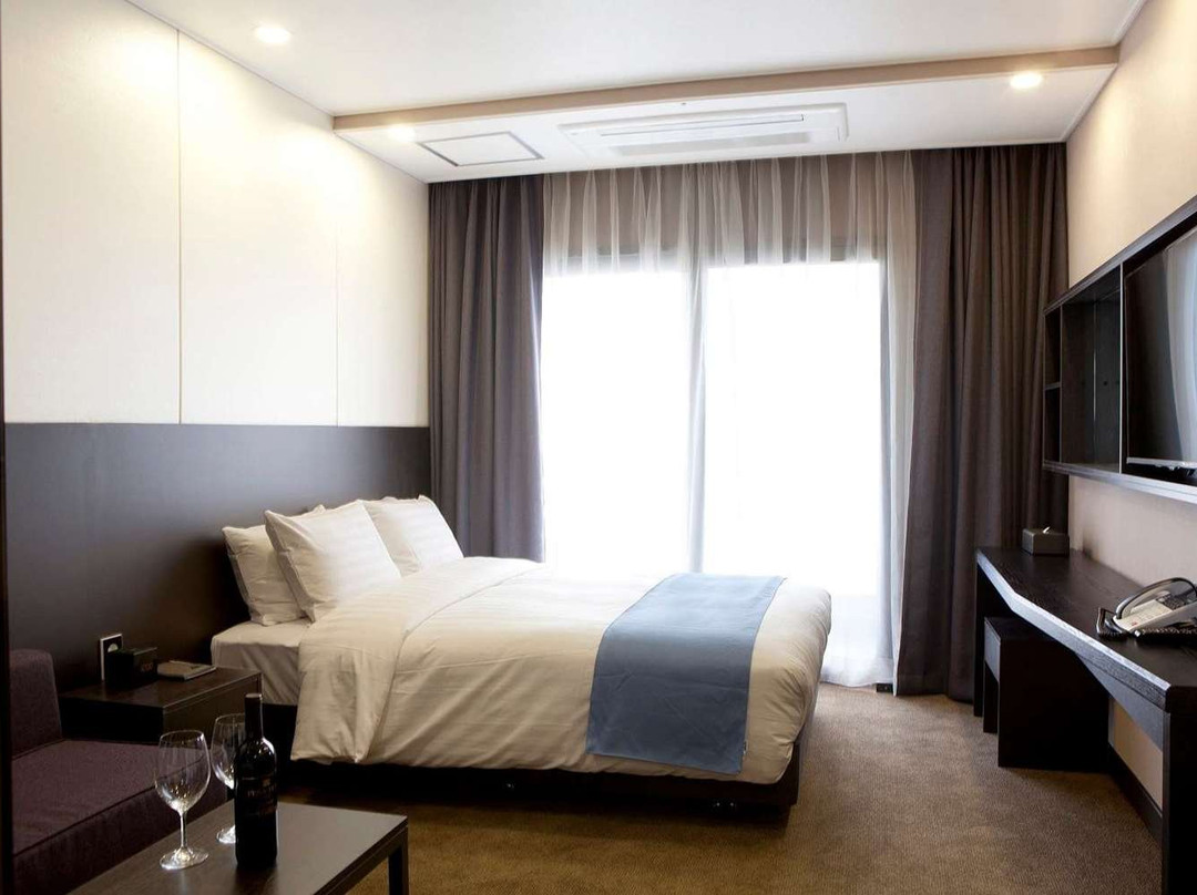 Days Hotel by Wyndham Dongtan主图