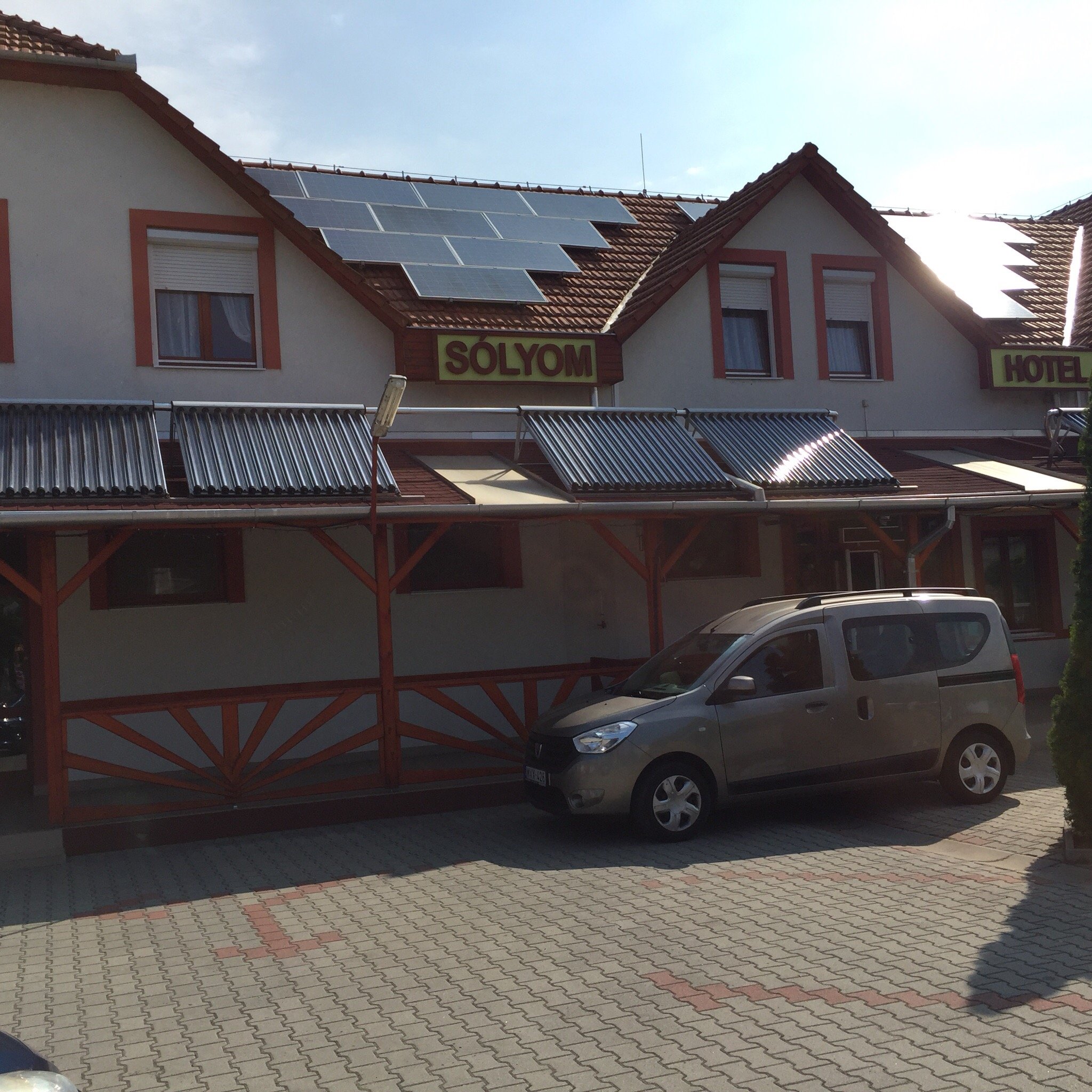 Solyom Hotel-官方