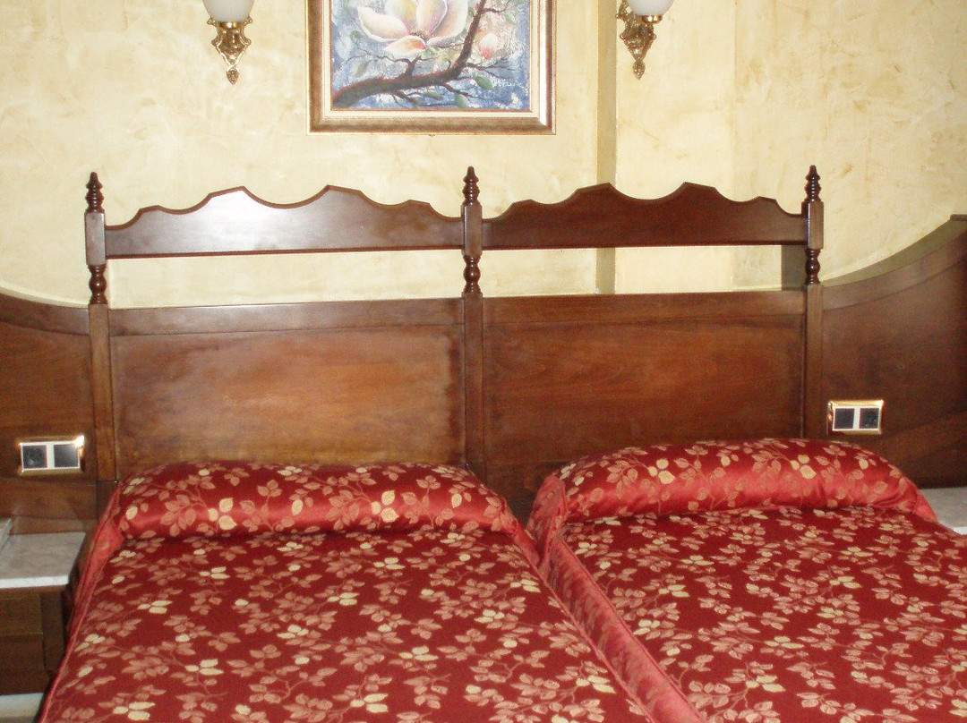 雷耶斯卡托里克斯酒店主图