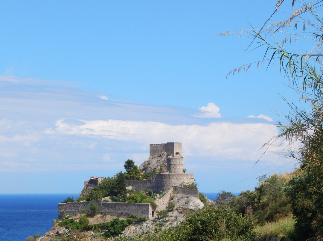 Castello di Sant'Alessio Siculo景点图片