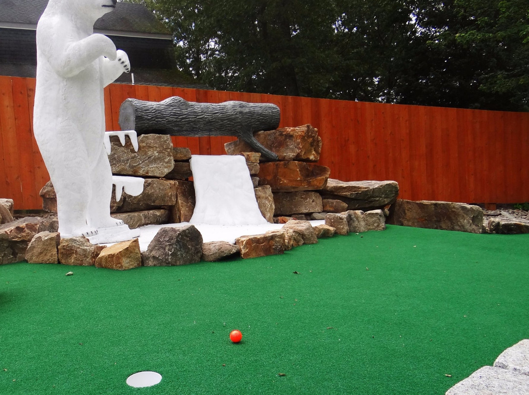 Copper Creek Mini Golf at Nature's Art Village-Montville必去景点