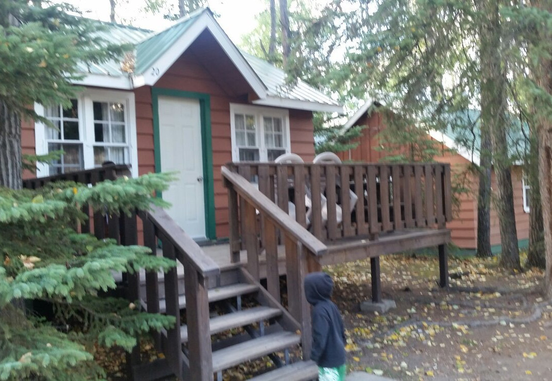Armstrong Hillcrest Cabins