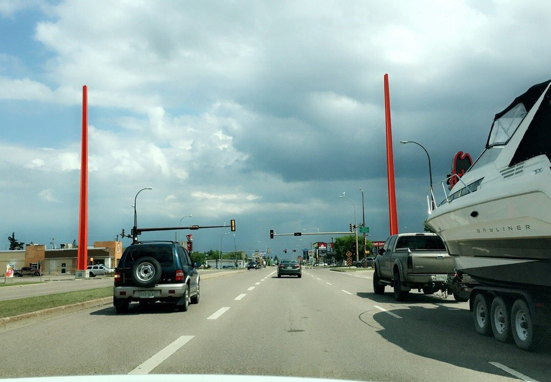 Border Markers-劳埃德明斯特必去景点