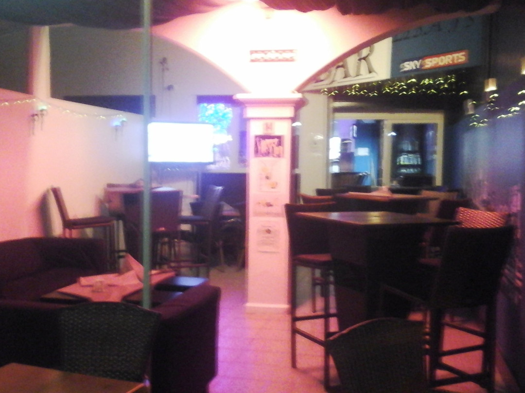 Cala Ferrera旅游景点-Lisa J,s at the Duke Bar