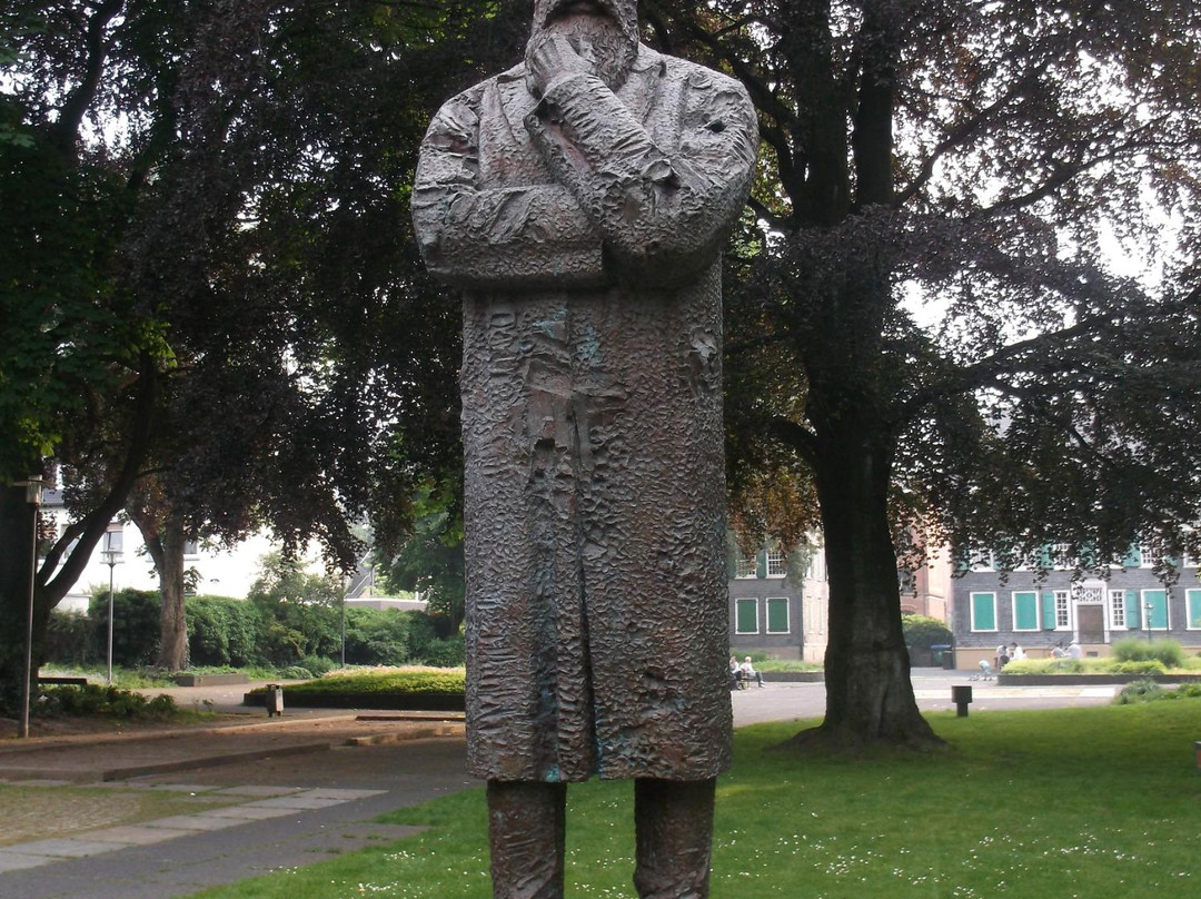 Friedrich-Engels-Denkmal-伍珀塔尔必去景点