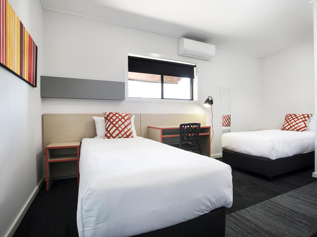 Villawood Hotel主图