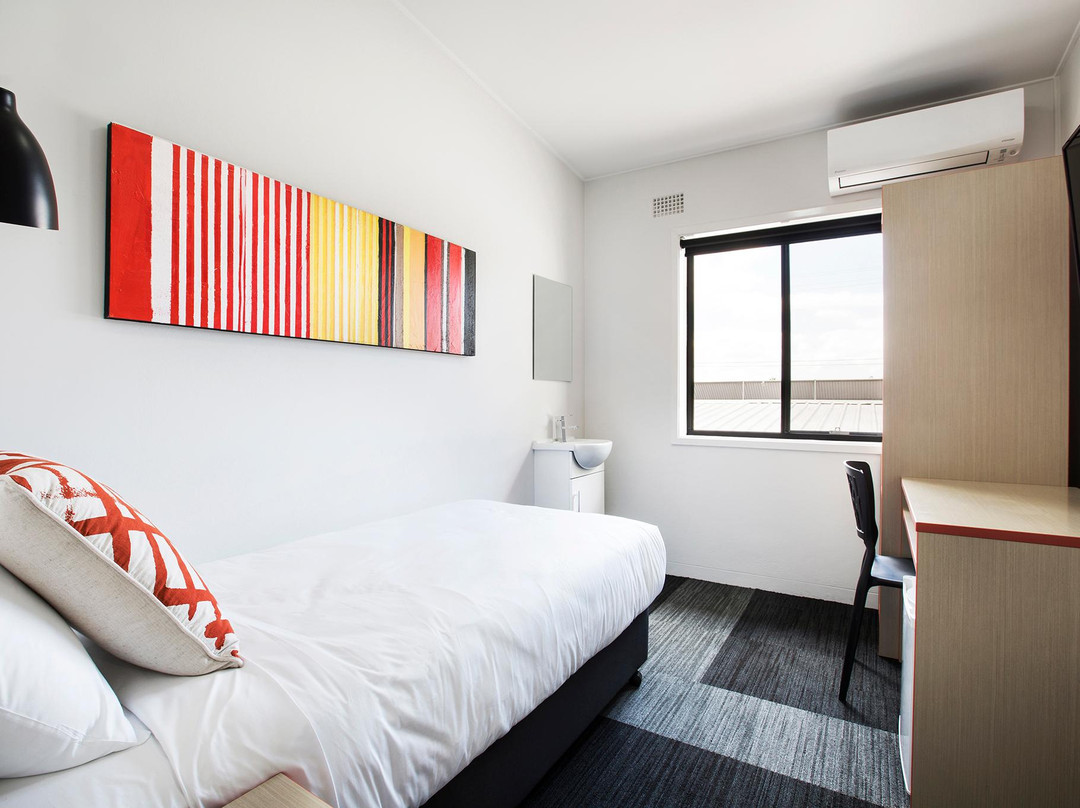 Villawood Hotel主图