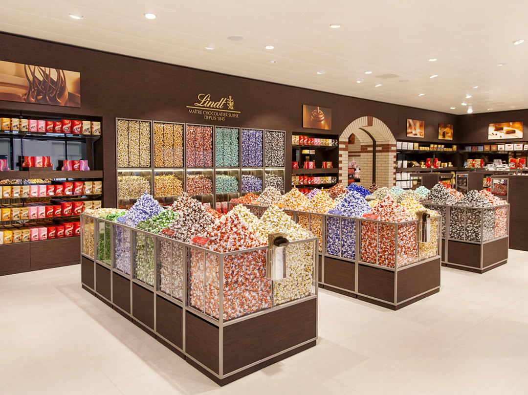 Rueschlikon旅游景点-Lindt Factory Outlet Kilchberg