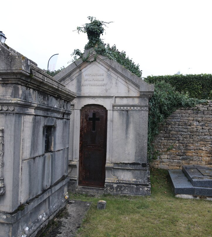 Cimetière De Buxy景点图片