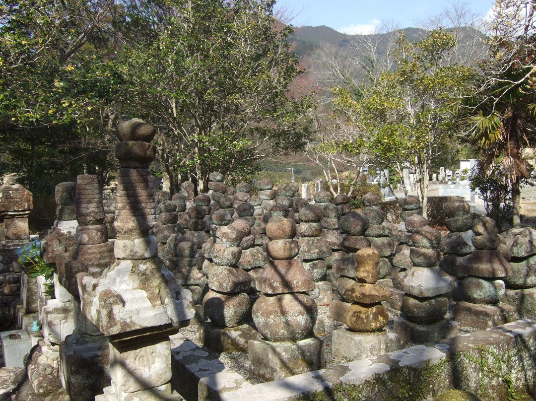 Tombs of Nonaga Seichi Family-田边市必去景点